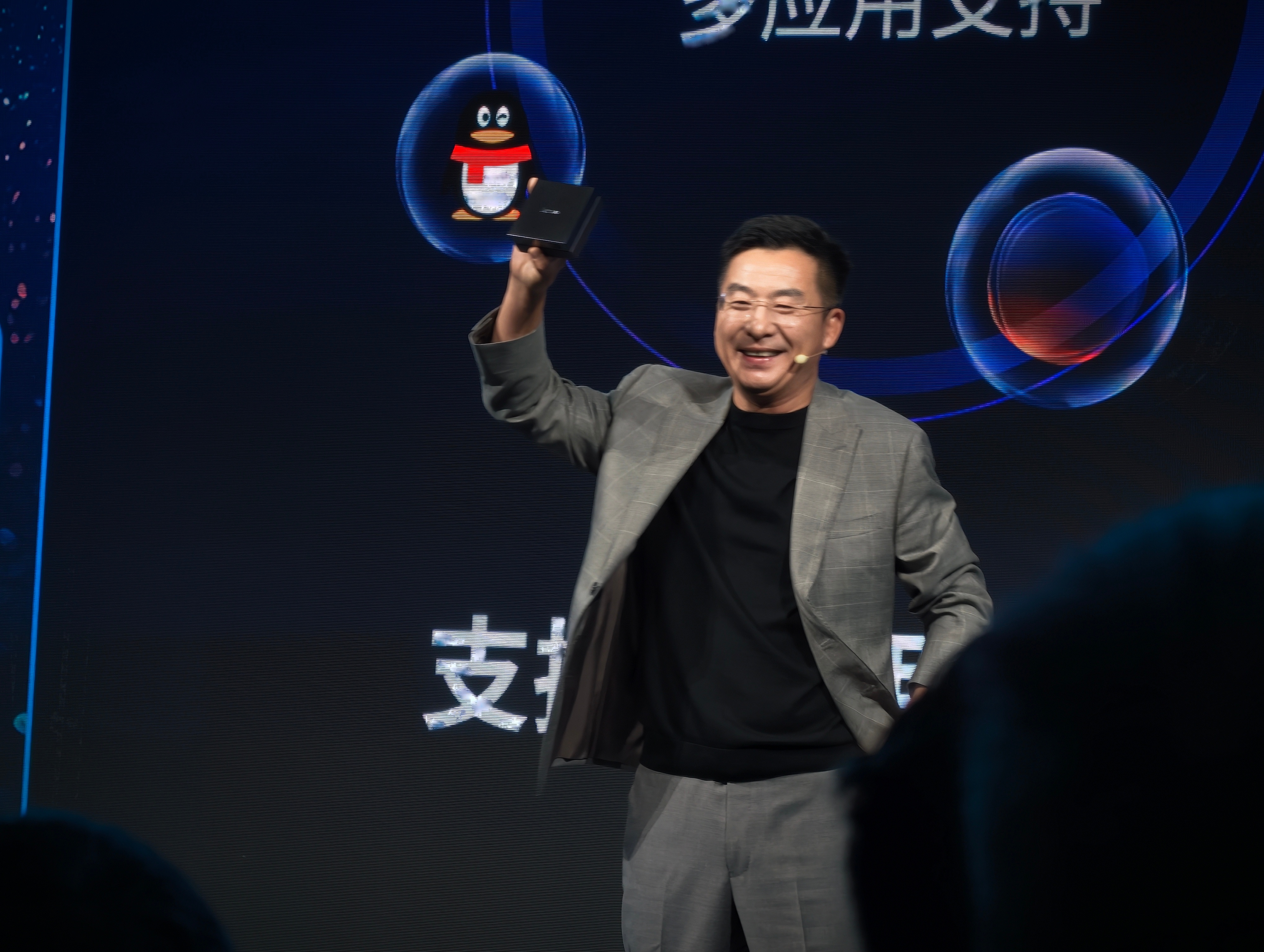 还有15W的AI主机MINI。 