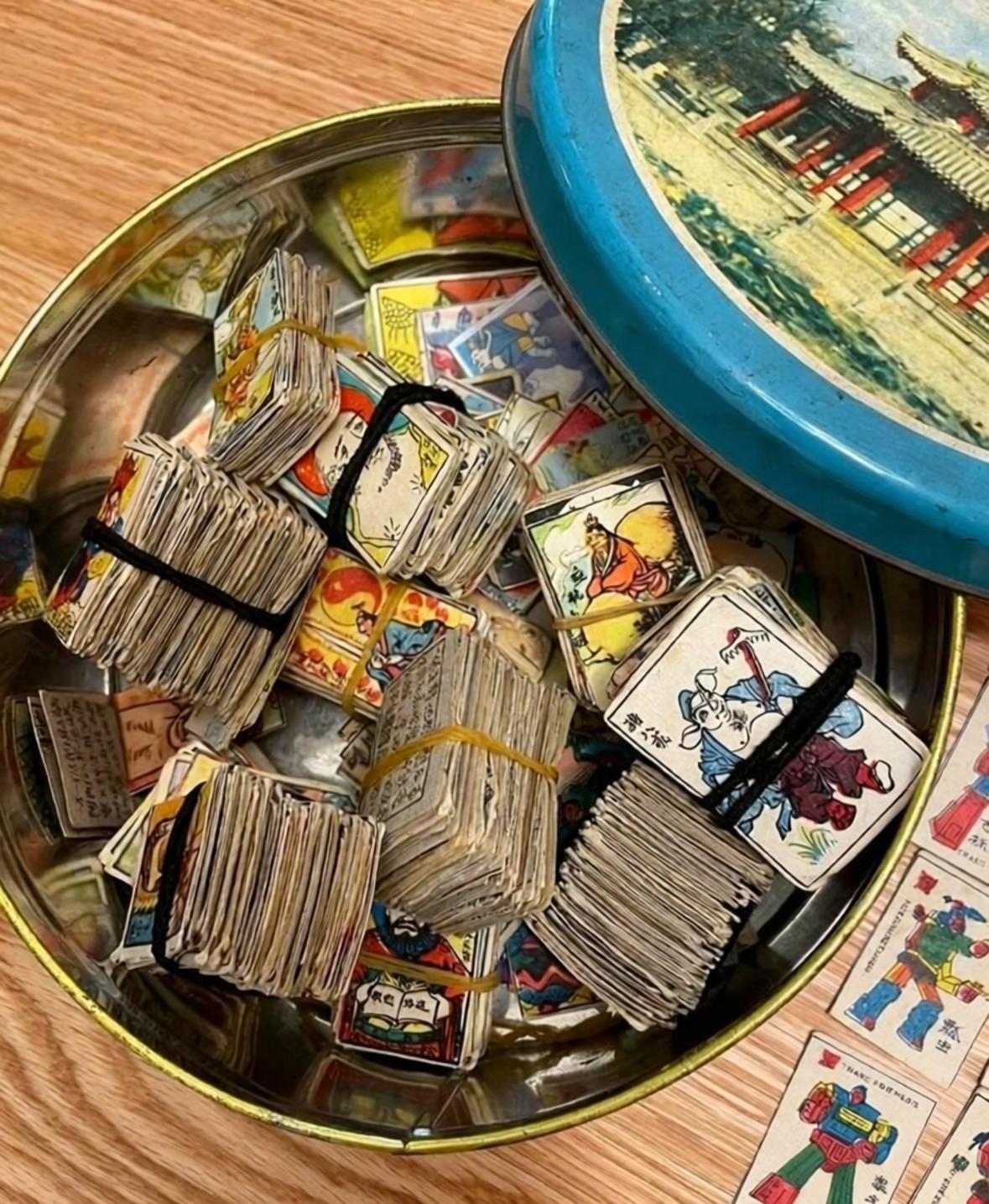 小时候的玩具存放的真好