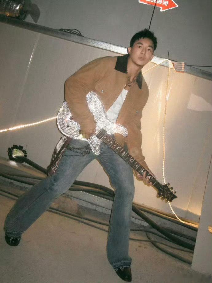 披哥笑声都开始刘畊宏化进去一个刘畊宏出来一群刘畊宏！披哥笑声全员进入刘畊宏时代[