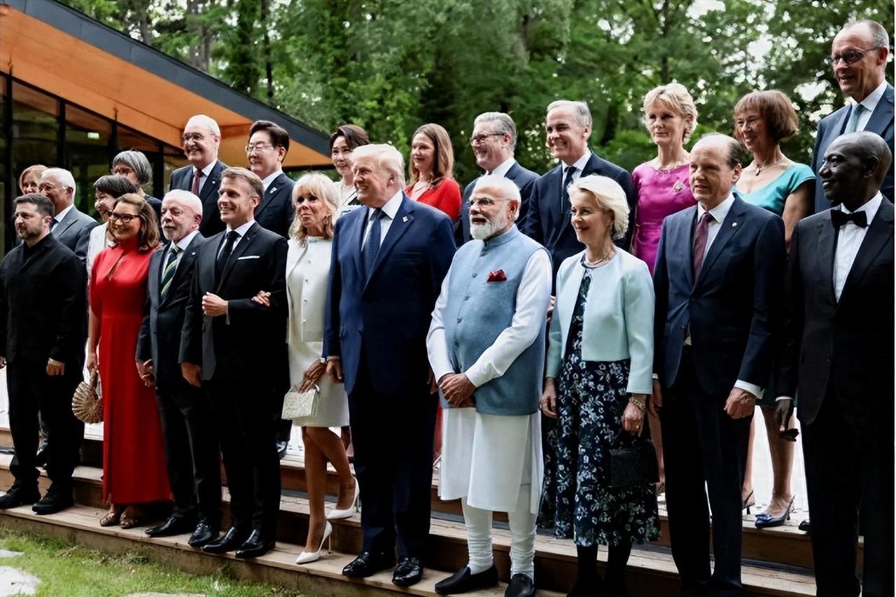 富国峰会大型 “分家现场”，特朗普当众宣告我是老大！G7体面碎一地。

法国这场