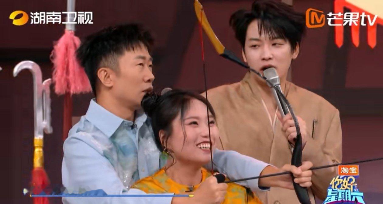 李雪琴杨迪凑一块太有节目效果了你好星期六 李雪琴和杨迪挑战双人射箭，这组合欢乐值