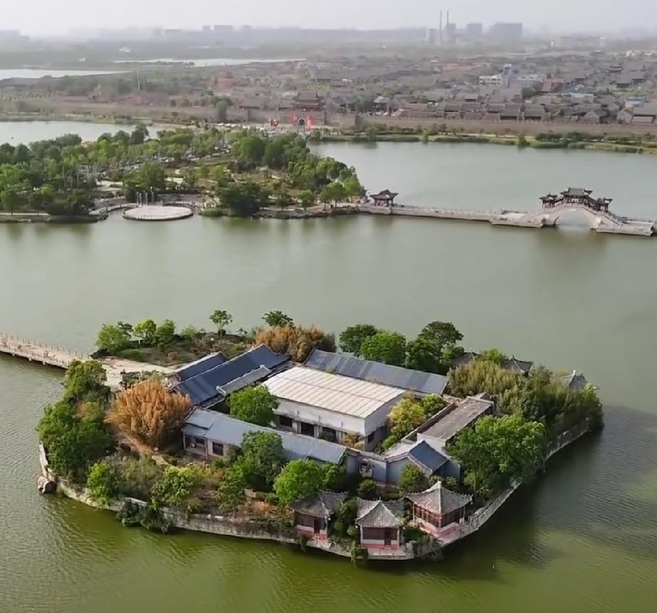 商丘玄鸟岛
位于商丘古城南门外。