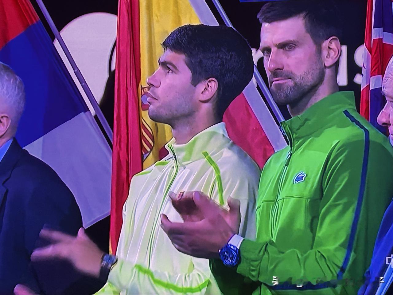 青春与经验的碰撞、完美谢幕！
比赛看的人心疼、德约明显在第二盘开始突然状态下滑、