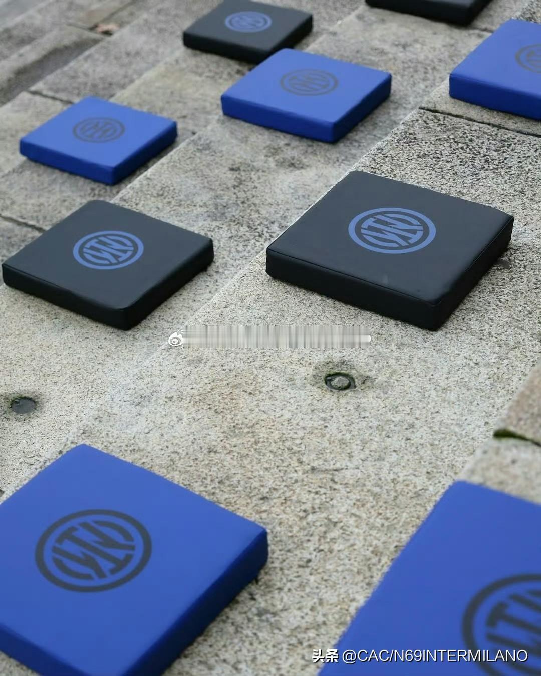 为了那骄傲的蓝黑色💙
我愿陪你到世界终结🖤 ​​​