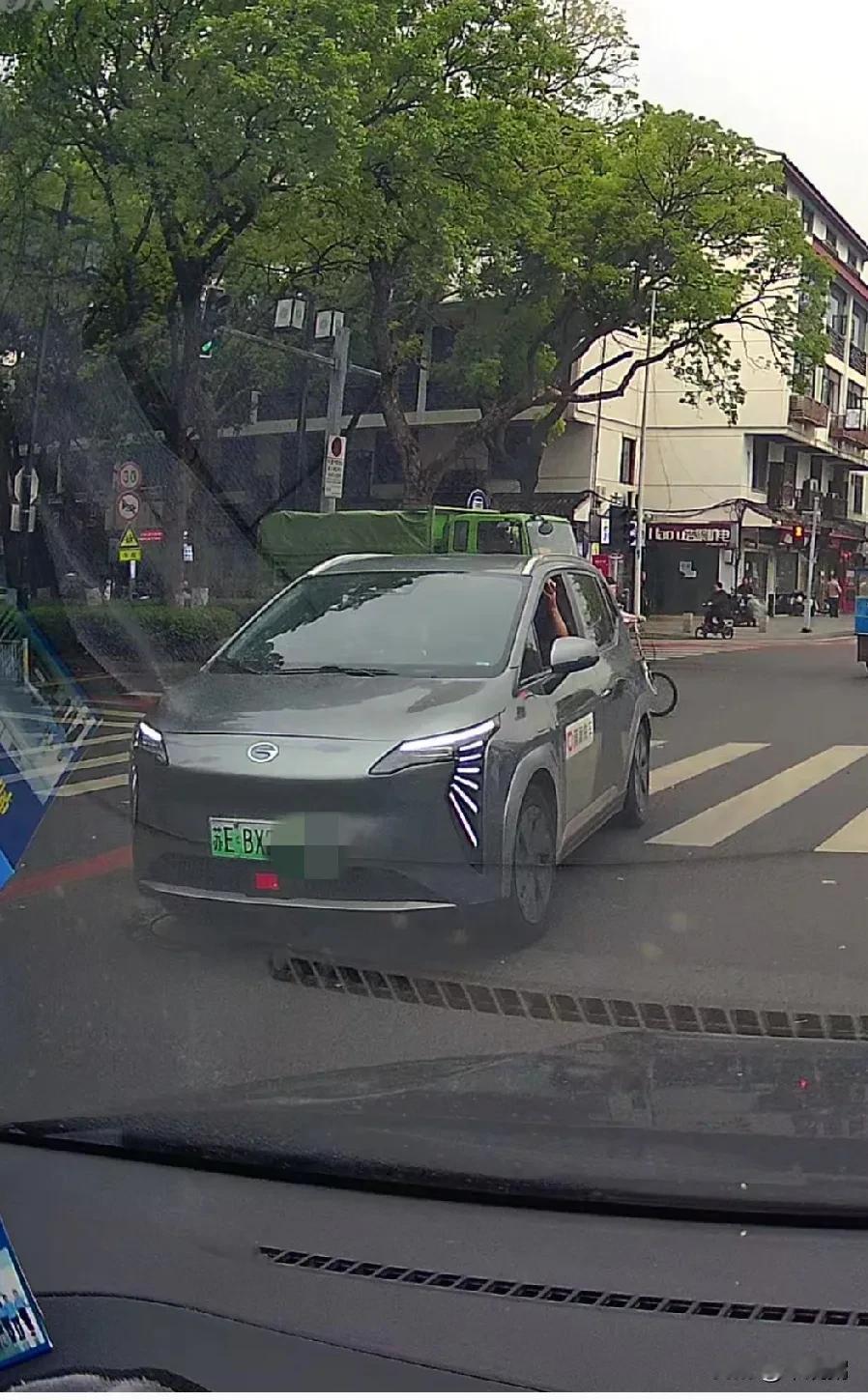 苏州，爱国主义教育要强化了。苏州红色爱国主义教育基地应该全部免费。苏州已经连续三