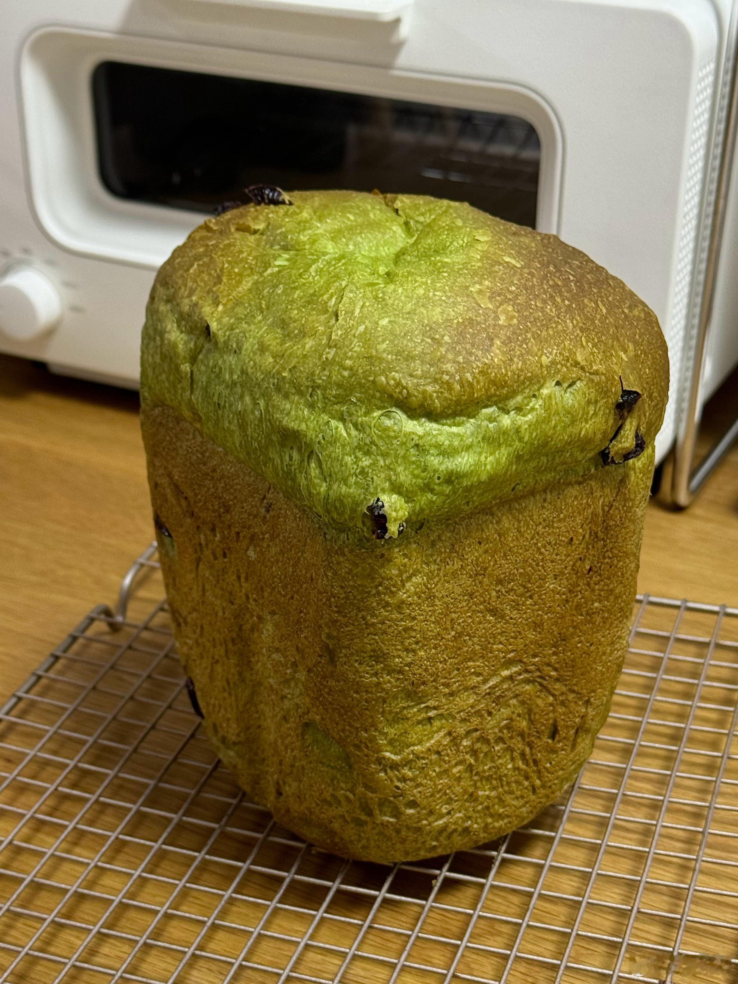 烤了抹茶蔓越莓吐司🍞香香的~期待明早切开的颜色呀 ​​​