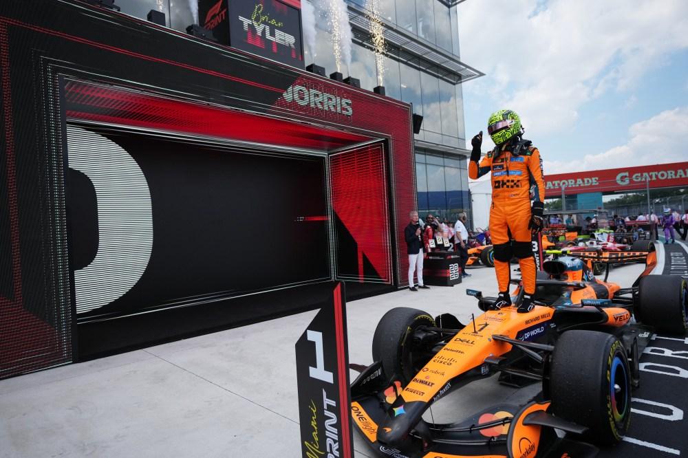F1年度亚军之争：9分塞进四个人
总冠军快没悬念了，但年度第二的争夺堪称惨烈：拉