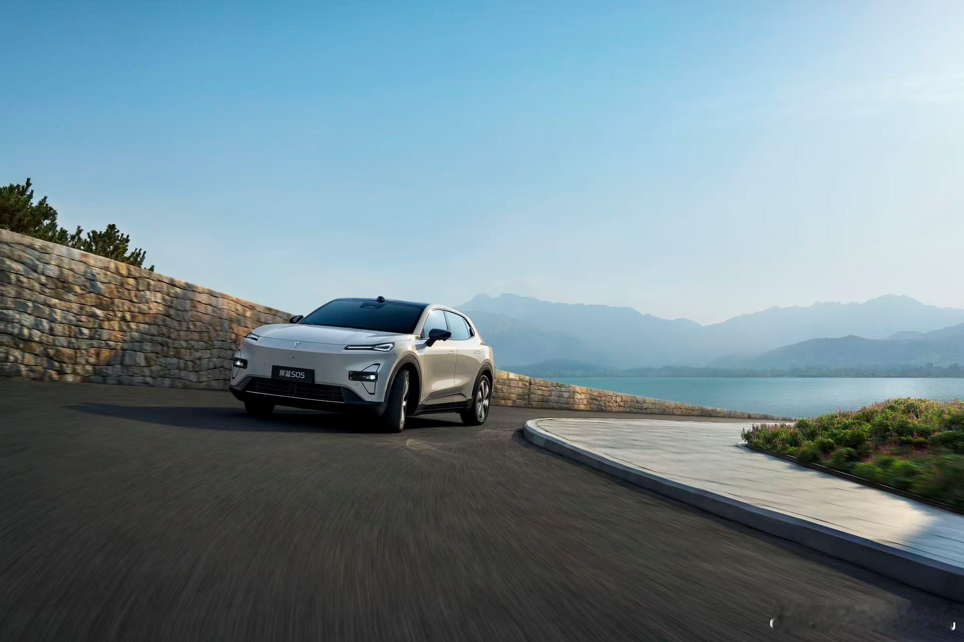 深蓝S05获3月新能源紧凑型SUV销量第一 ，全国月销16881辆，今年3月国内