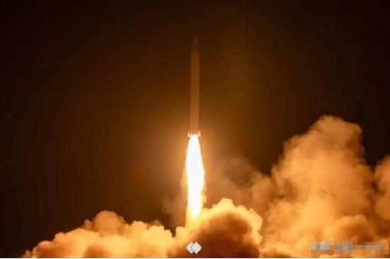 联合早报4月1日报道：“中日关系紧张之际，中共中央军委机关报《解放军报》上周刊文