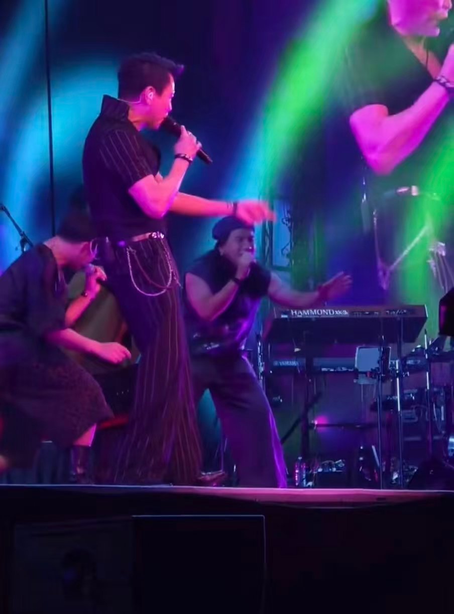 陶喆 这很难吗 陶喆舞台上没dancer，是自信舞蹈自己能“秒杀全场”！律动对他