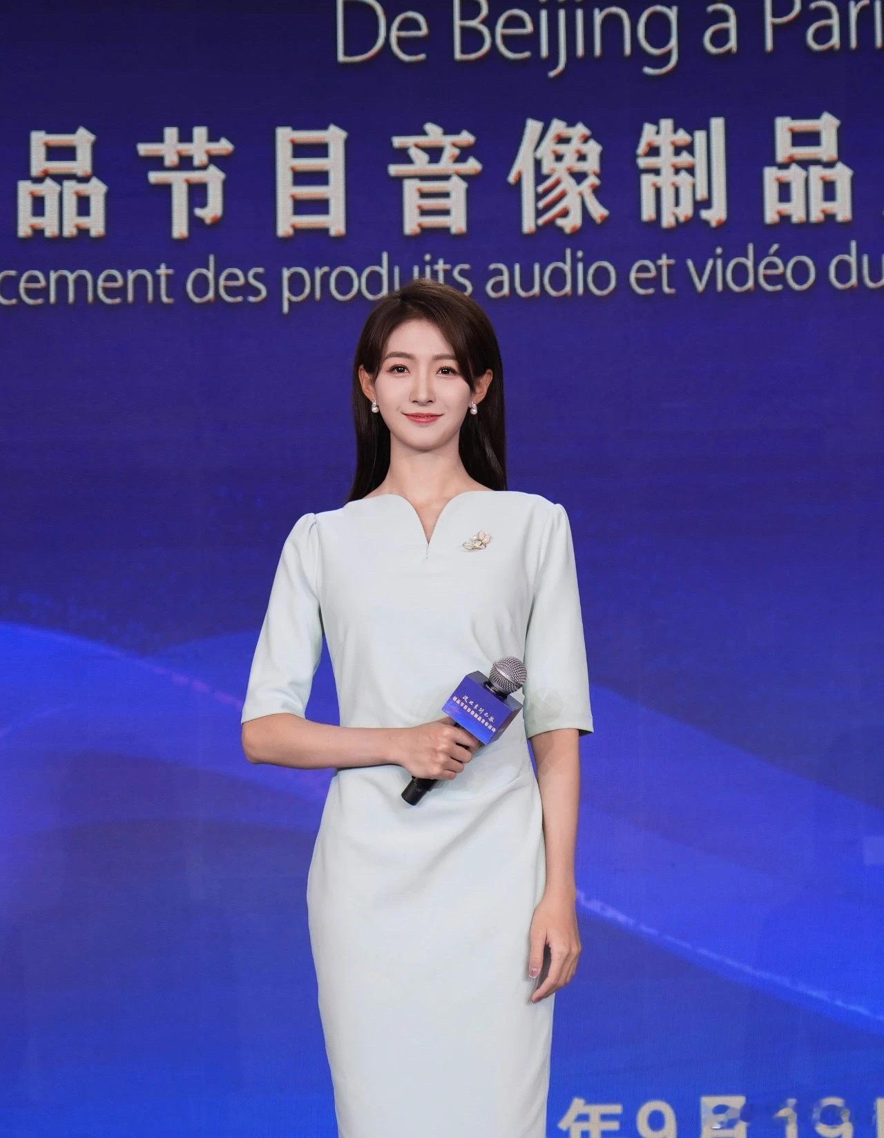 腾讯第一美腿雪儿加盟央视了，以后在nba直播间再也看不到她了… ​​​