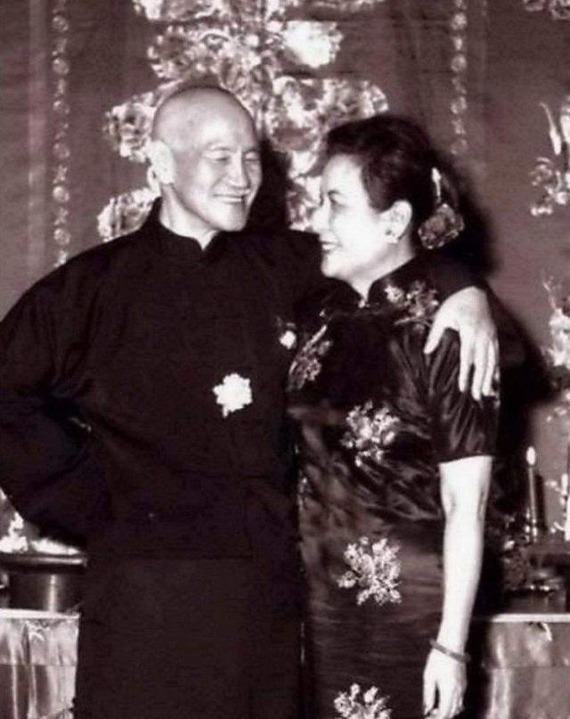 蒋介石60大寿，86岁高龄的齐白石给他画了一只大老鹰
   
1946年，南京的