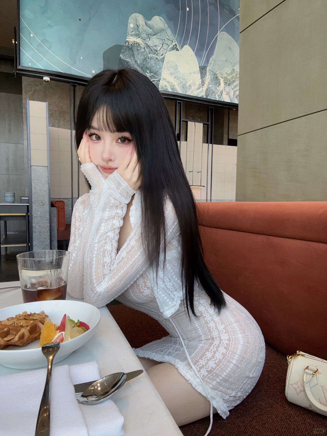 在酒店吃早餐打扮了一下回头率好高