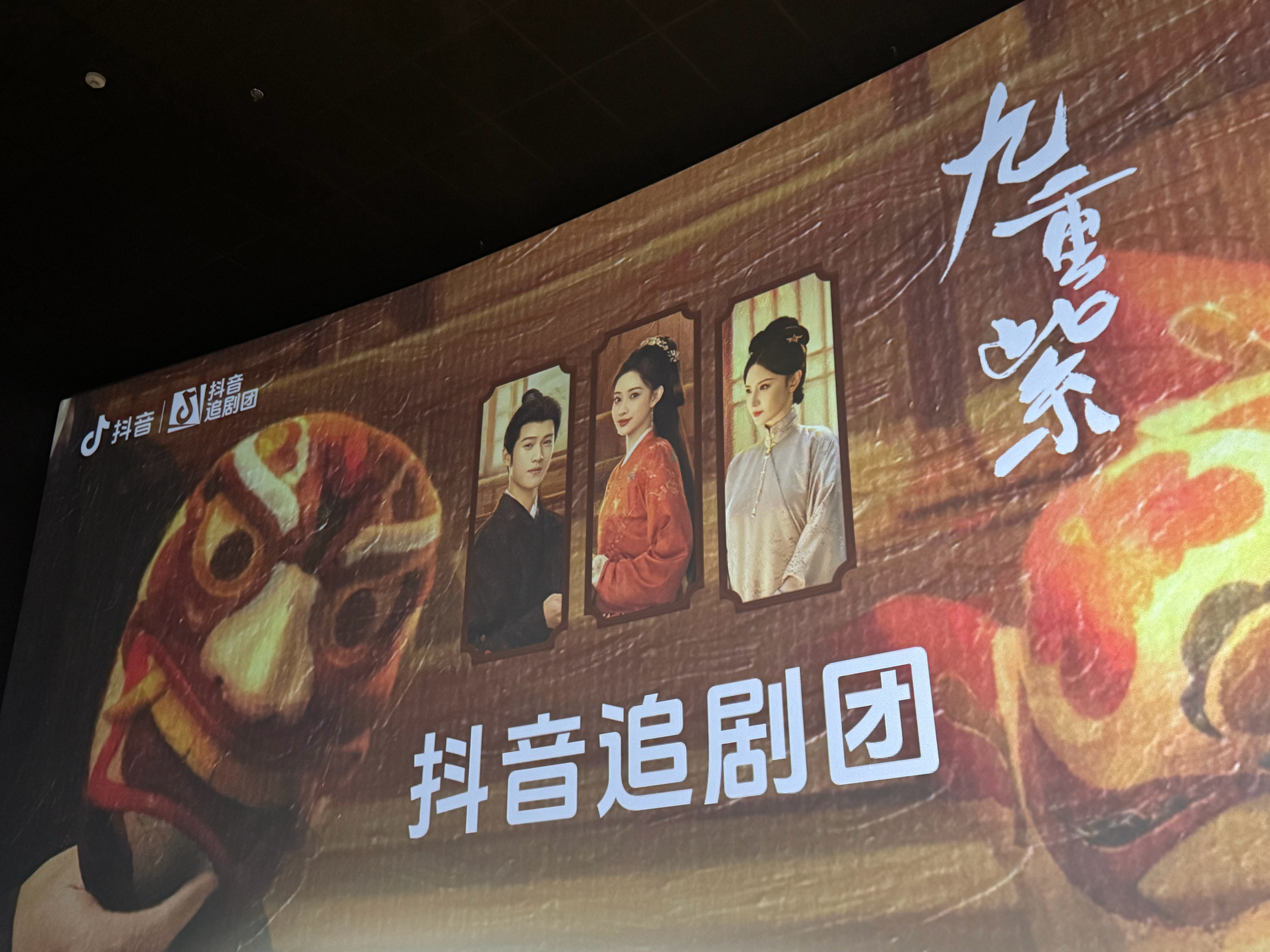 那孟子义呢 不管，反正kk已经水灵灵地喝上孟姐and 昀锐请的奶茶了～还有一大堆