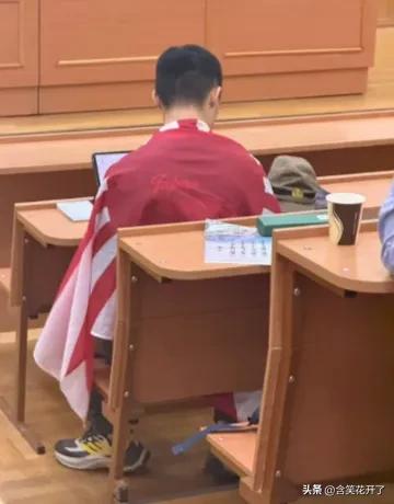 莫斯科国立大学历史系，一堂日本历史主题课上，一名中国留学生，还是南京籍的。

竟
