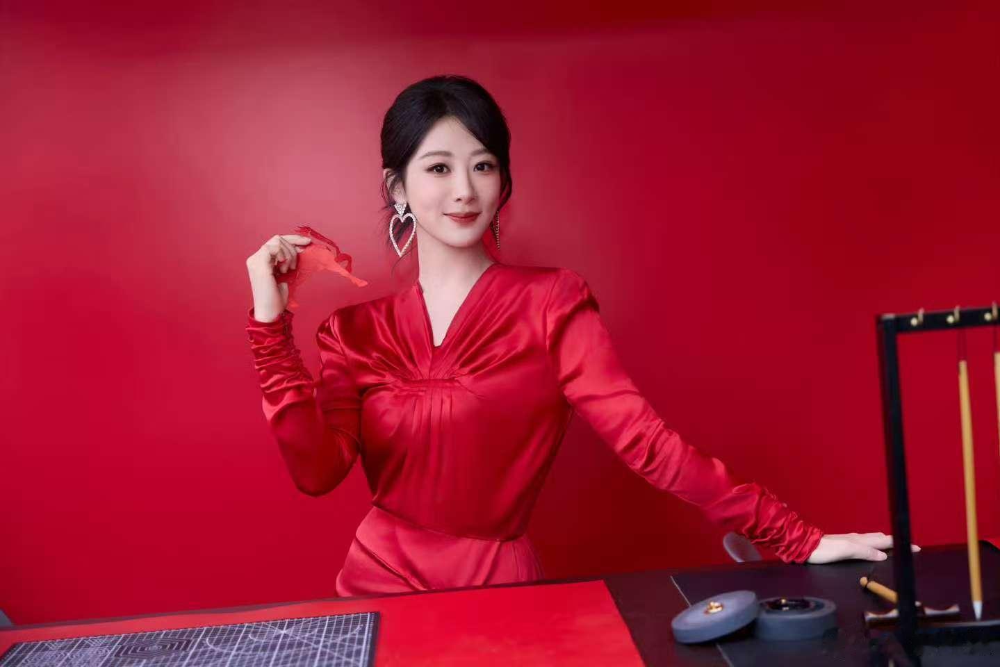 杨紫赏花灯杨紫玩转新春雅趣杨紫玩转新春雅趣，赏花灯，