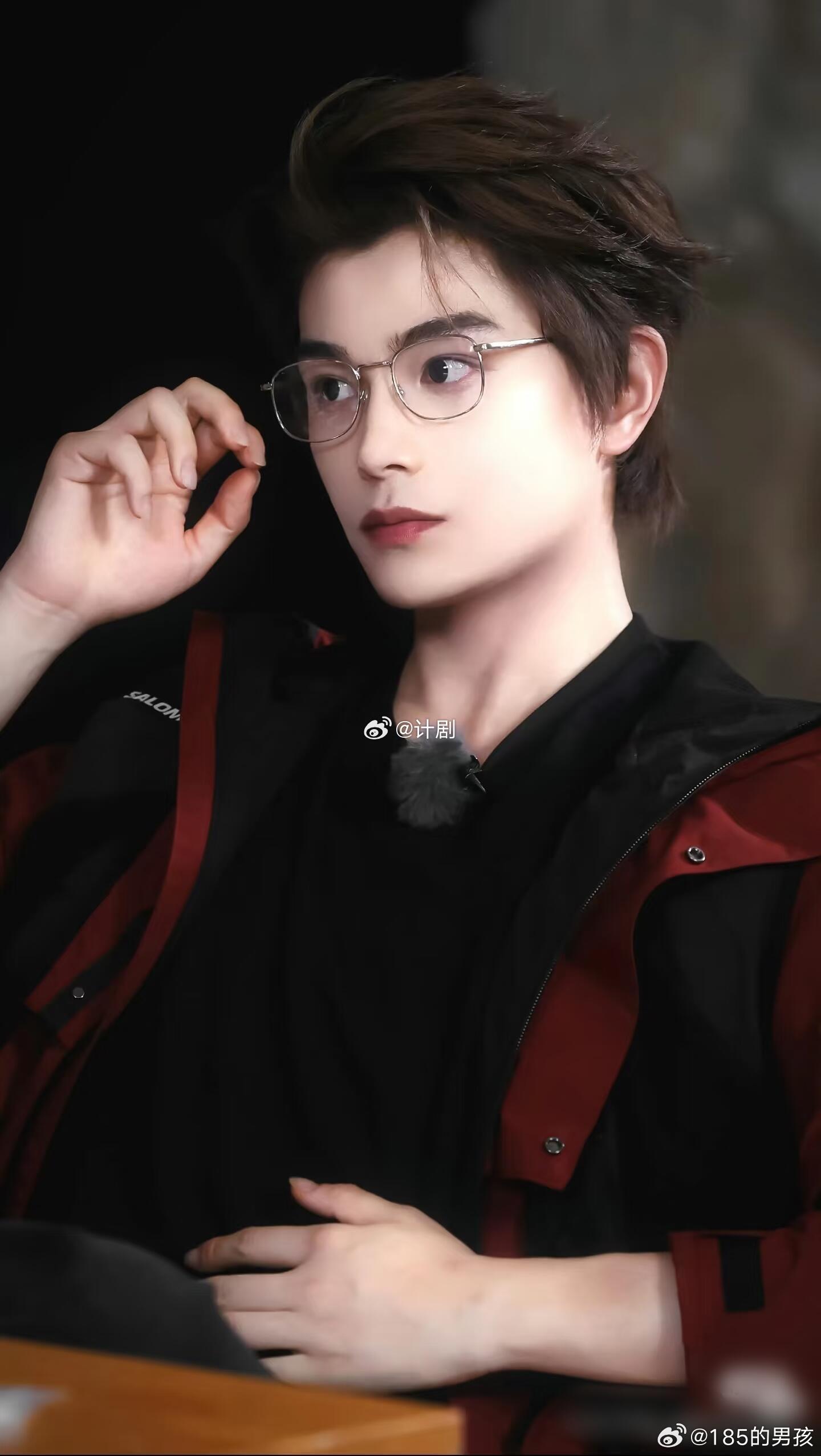 丁禹兮每一个视角都没有废片 谁懂丁禹兮这种镜头感的含金量，古装侧颜利落抬眼破碎，