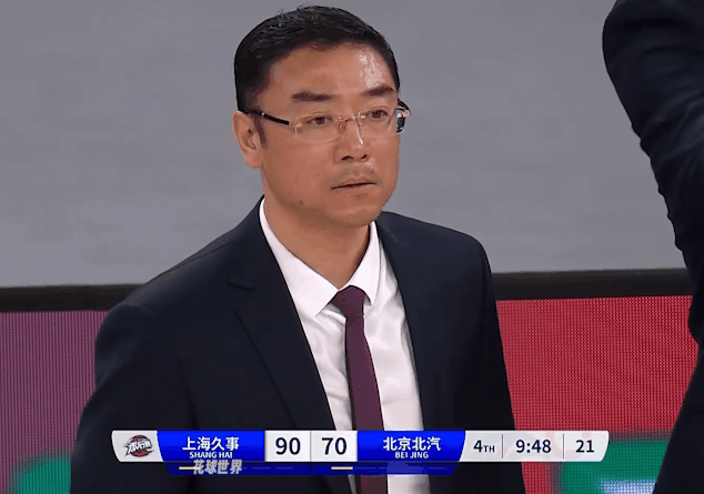 管中窥豹！北汽这个队有大问题，不仅技战术不行，球队管理也成问题，板凳席球员竟然冲