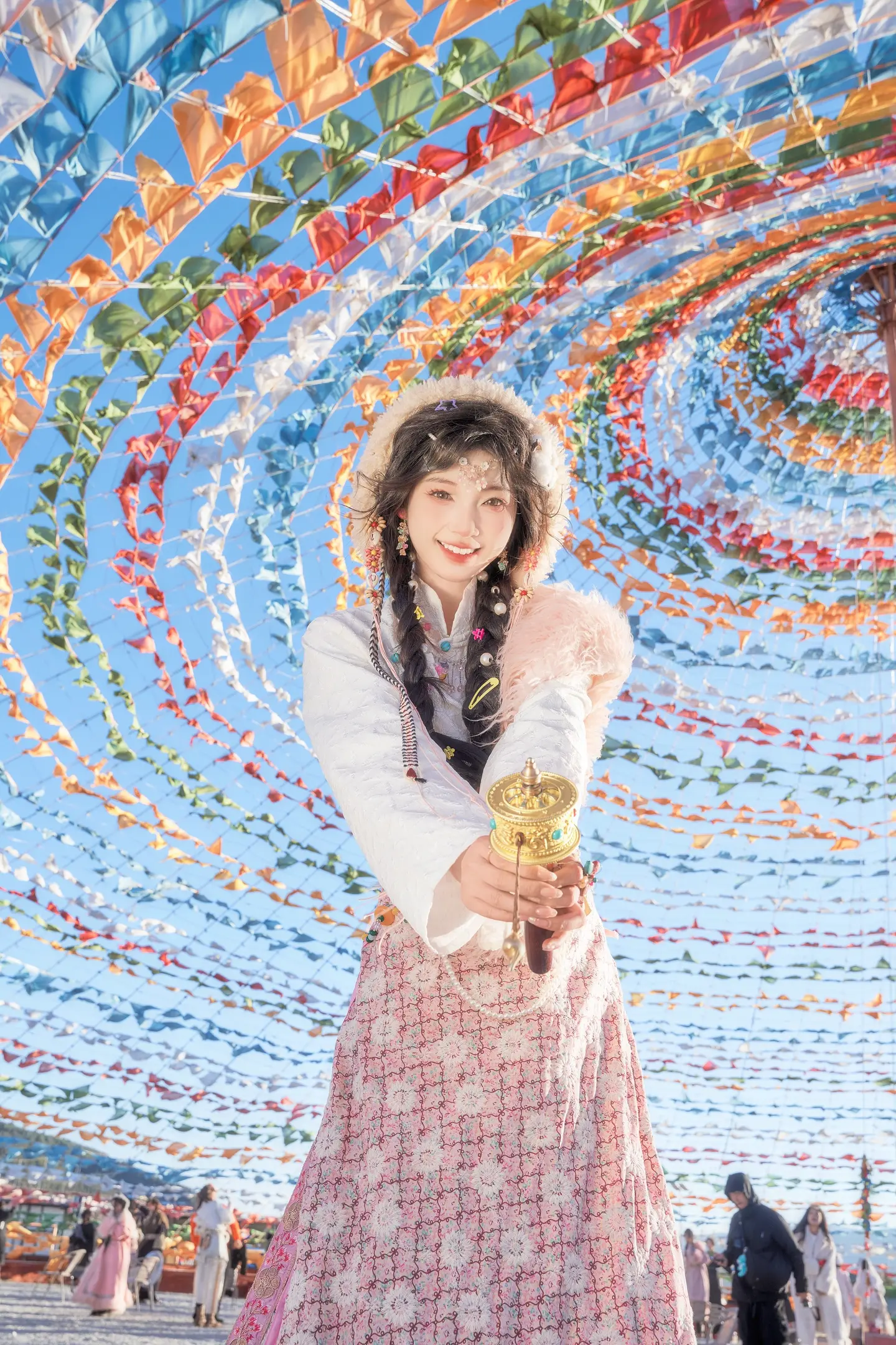 美哭了！总要去一次香格里拉吧。拍一组超美的藏服写真吧！