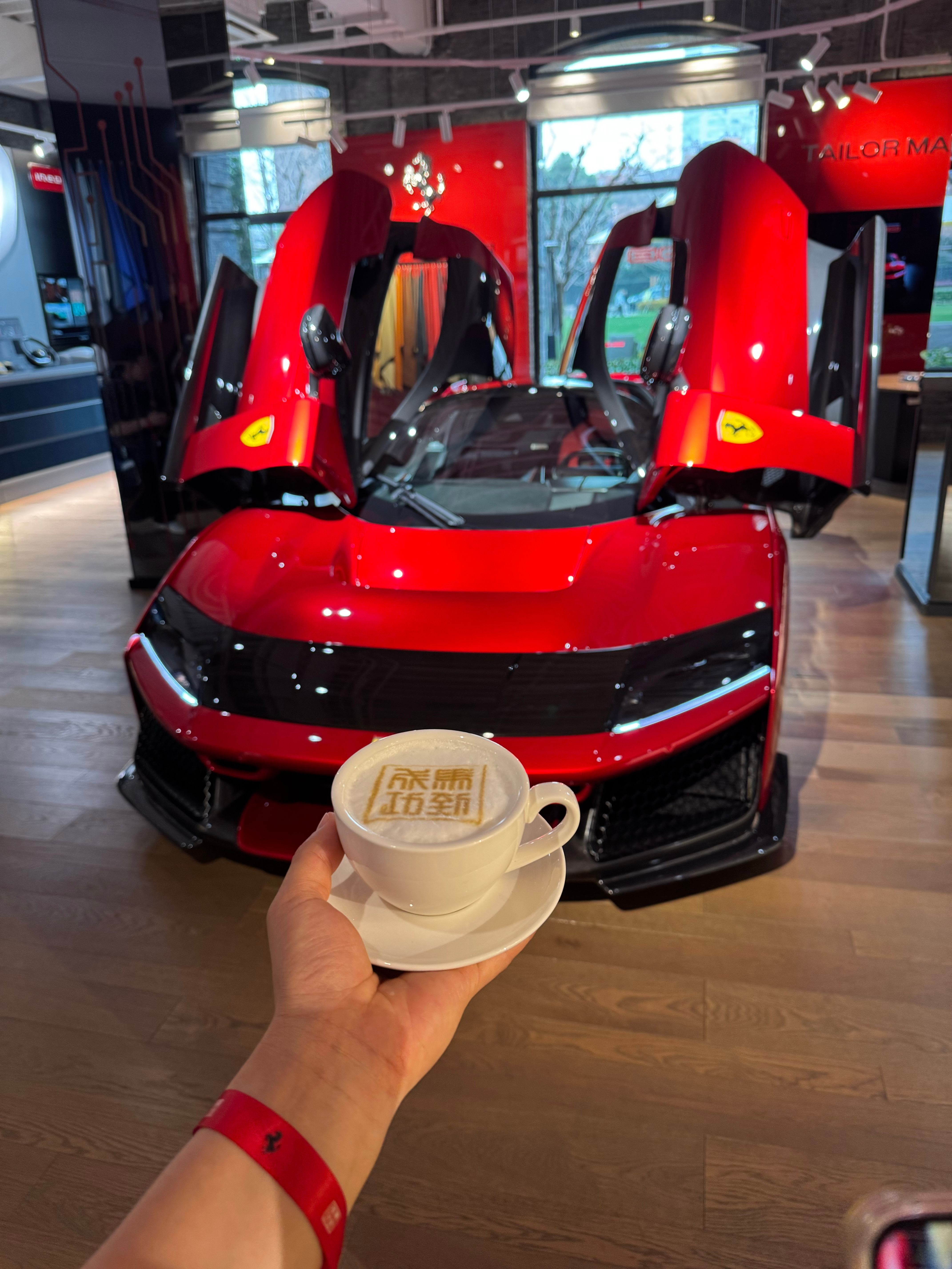 喝杯咖啡 ☕️我在进一步的欣赏你法拉利F802026祝福各位车友：马到成功、赚钱
