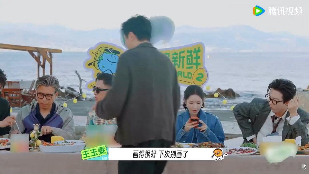 刘宇宁自己画单曲封面刘宇宁被王玉雯拆台笑晕现场！刘宇宁自爆单曲封面是自己画的，王