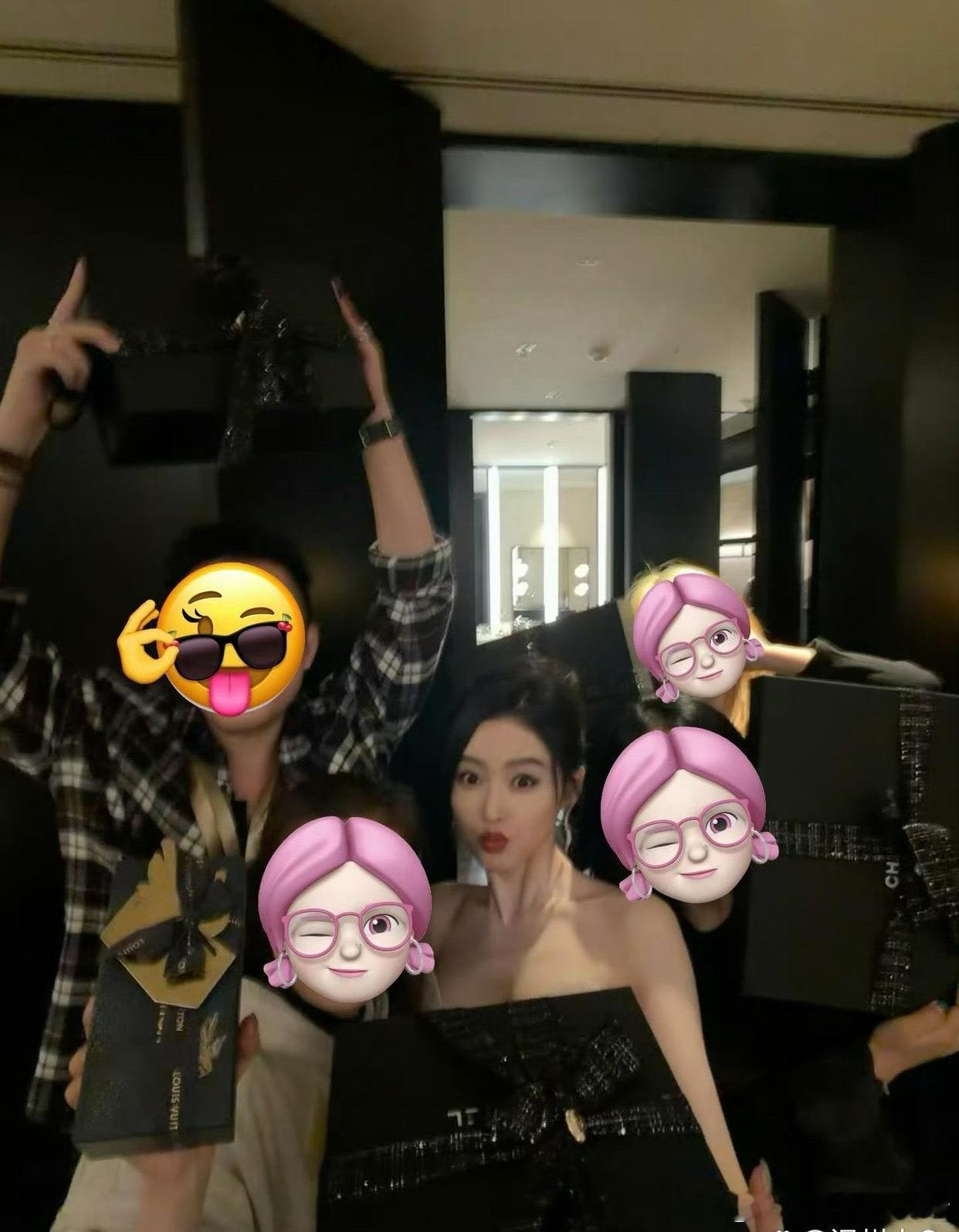 真是个好老板，张天爱给全团队送香奶奶，小伙伴们纷纷晒图炫耀开心到起飞。这样的神仙