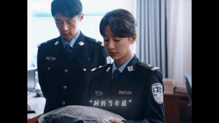 年前把一年的眼泪都流完了韩学超为了找到队长多杰，几乎把每一寸土地都认真翻找过，不