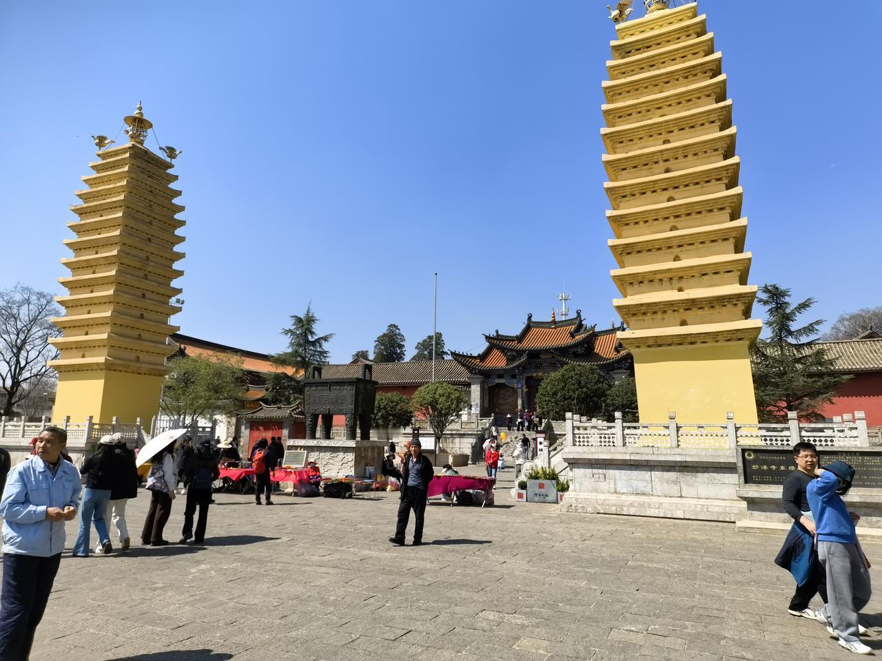 …用警戒线围起来一年多的官渡古镇的双东西双塔中的东塔，经过了一年多的观察，现在是