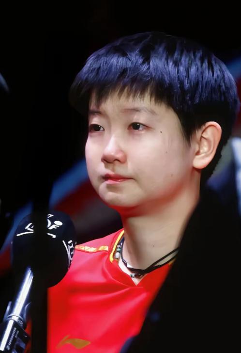 全运会后，痛失冠军的孙颖莎正在被“唱衰”声包围着，莎莎的实力被质疑。

全运会女