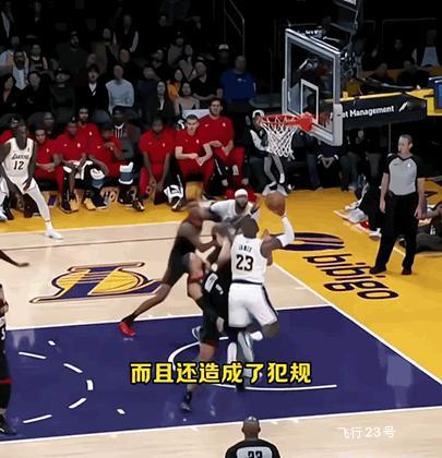 詹姆斯教育狄龙名场面！
面对狄龙，老詹再现死亡之瞪！