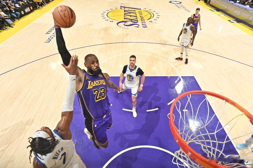 詹姆斯42+17+8库里37分 湖人力克勇士取四连胜
北京时间2月7日，NBA常