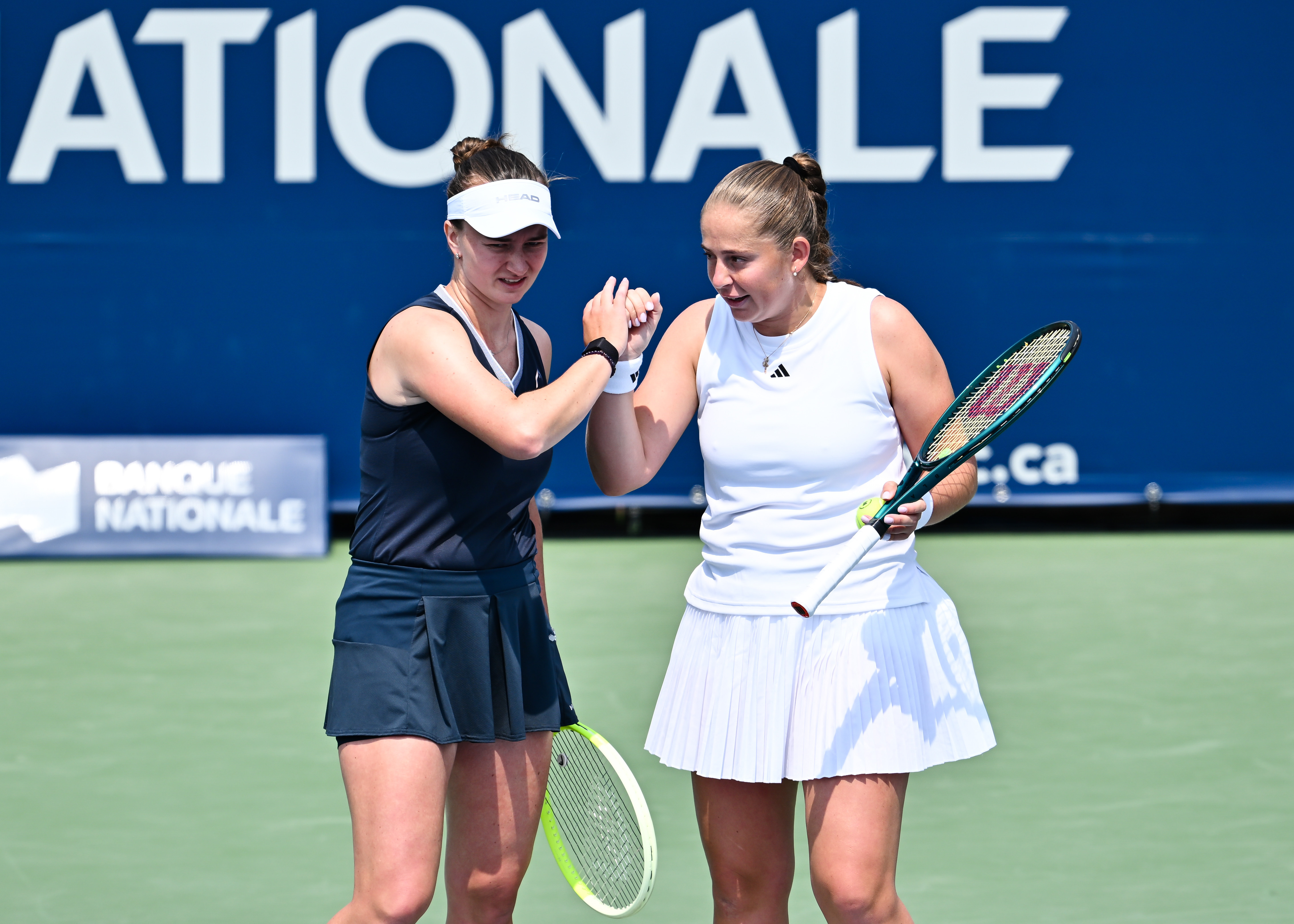 WTA1000蒙特利尔站双打第二轮，克雷吉茨科娃/奥斯塔彭科以7-6(3) 6-