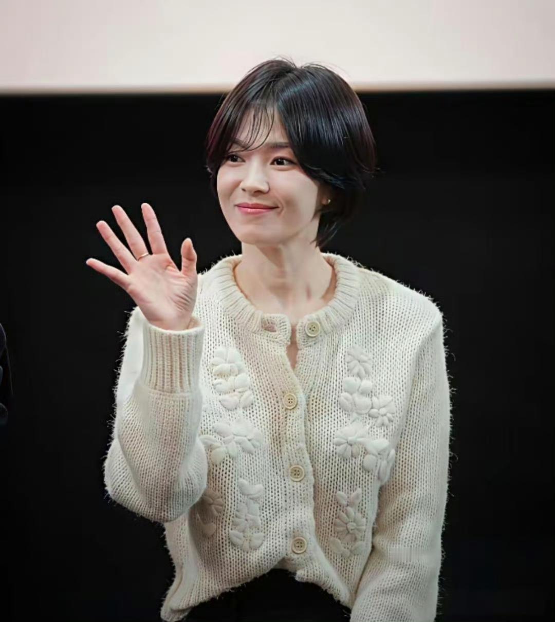 这宋慧乔都43岁啦？状态超抗打，颜值一直稳稳的，我要是不说，说她23岁估计都有人