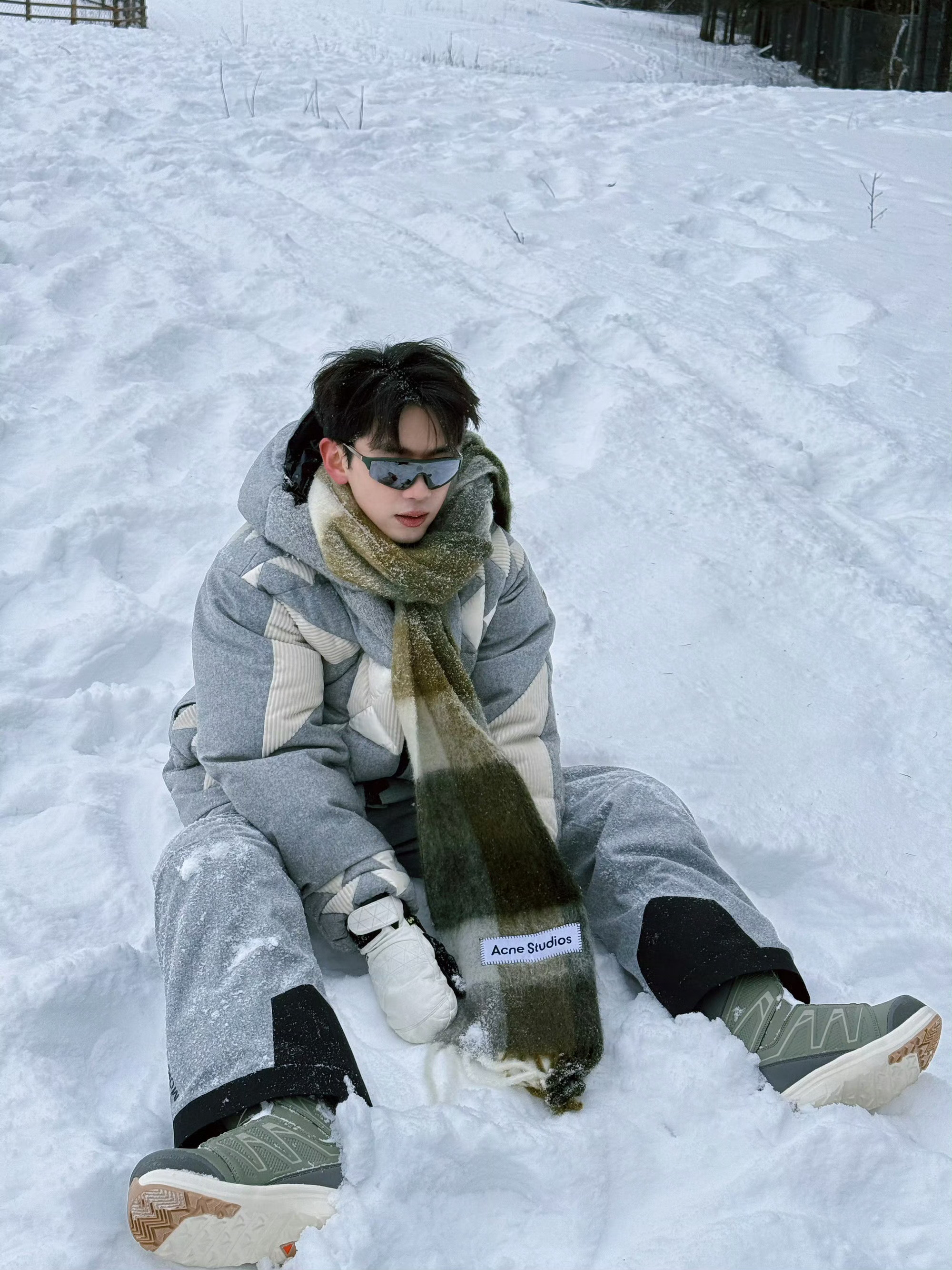 费启鸣雪地里的人生照，随性又洒脱看得谁心动啦～ 