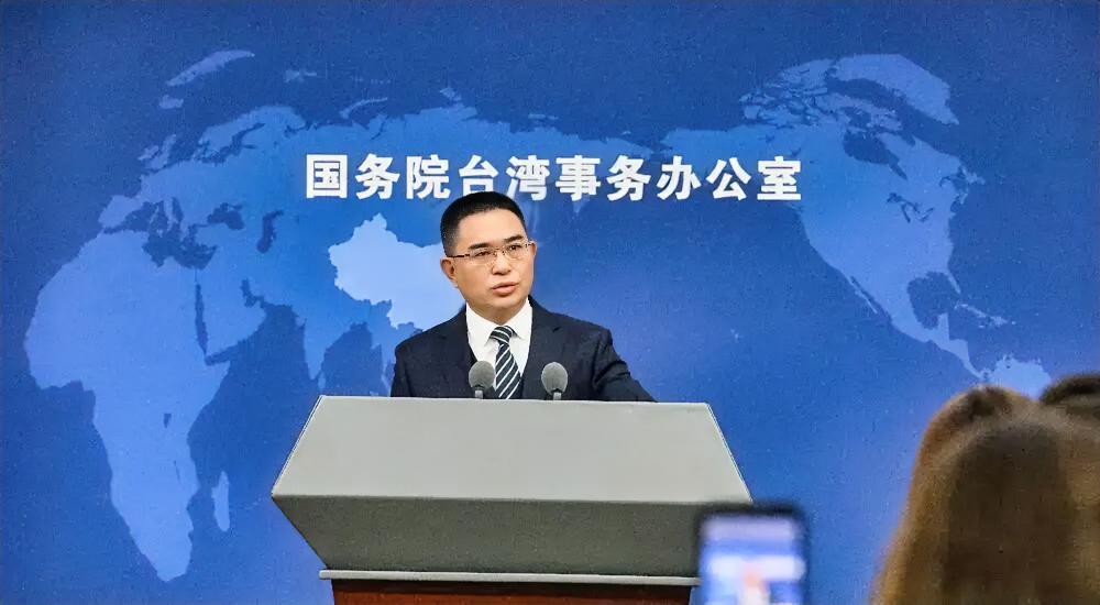 台当局拉美国人看演习，注定是一步臭棋
 
台防务部门公然邀约美方人员观摩所谓军事