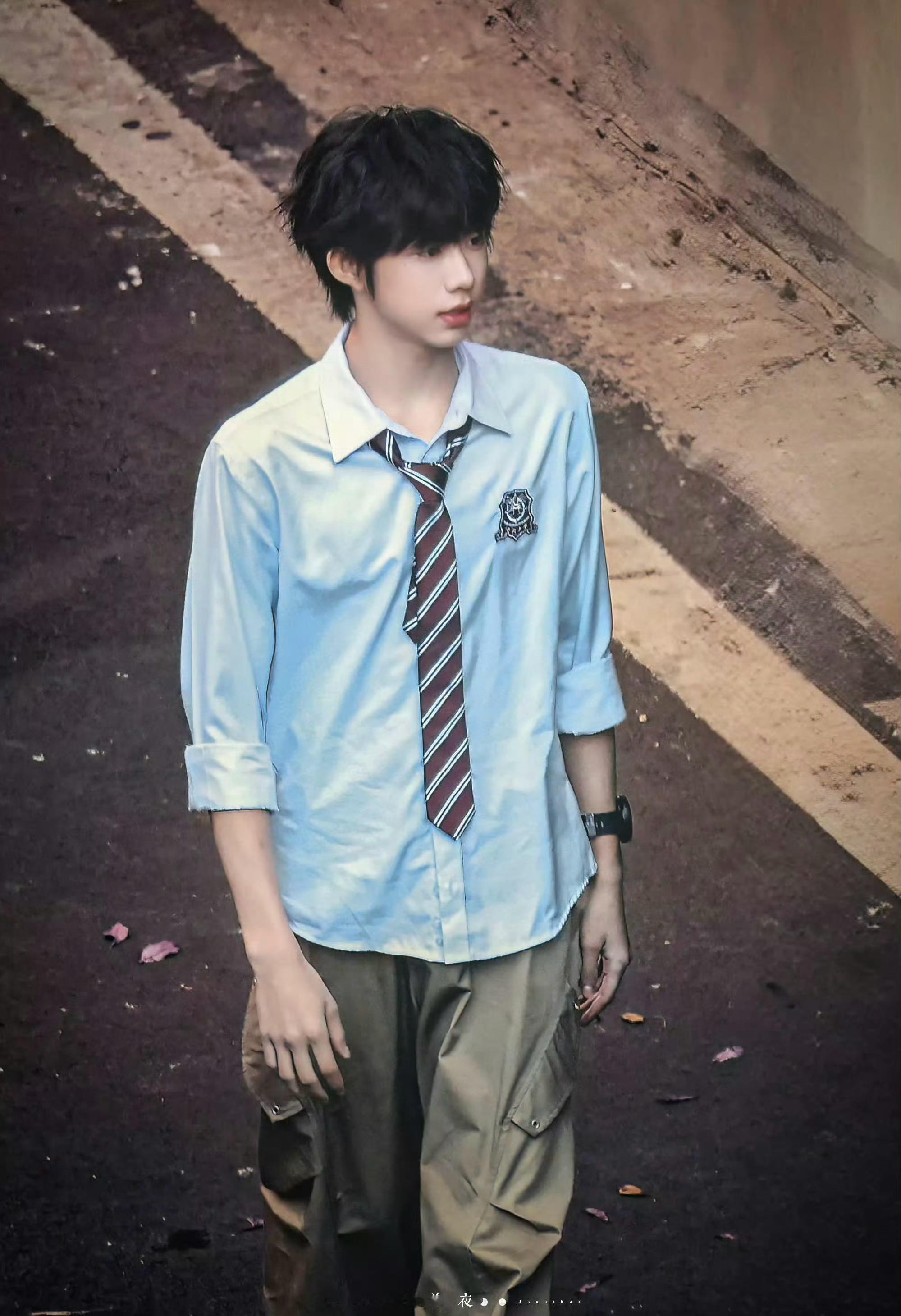 陈奕恒被导演夸了 陈奕恒拍摄《我们的少年2》这是被导演夸了👍🏻我记得他小时候