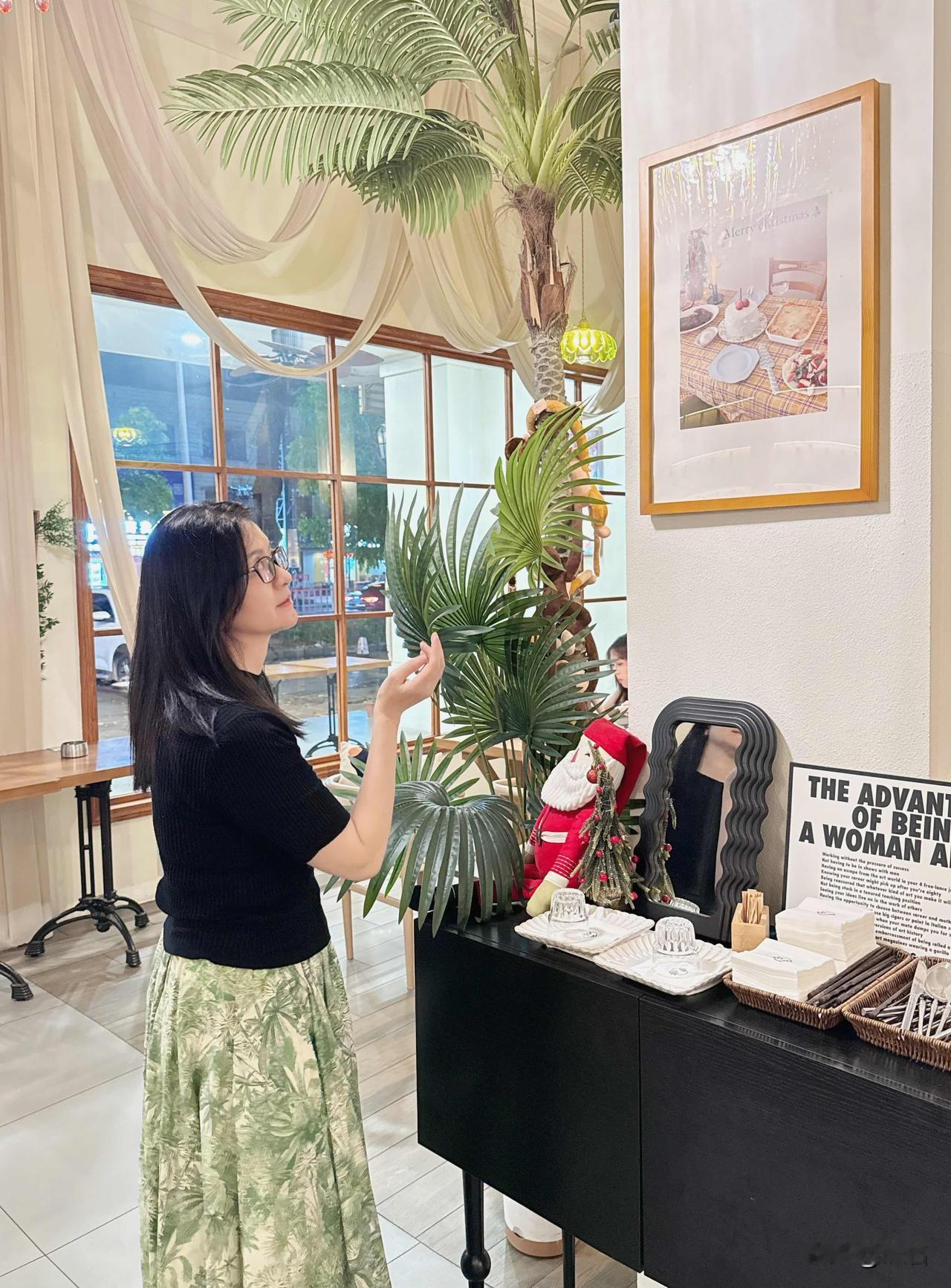 第八天写日记

我曾把风骨，铸成秤砣，
在文字深渊里打捞星光。

只为天平能向真