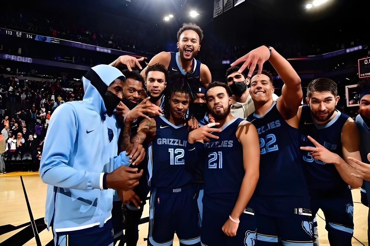 火箭半场压制残阵灰熊，56:49领先！谢泼德攻防暴走
 
3月28日，火箭客场对