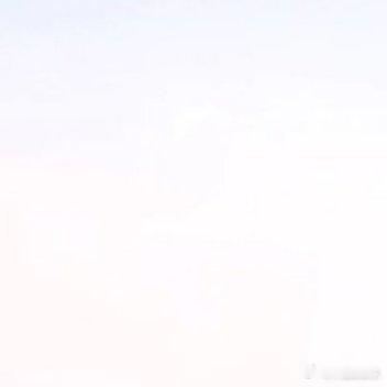 ☀️早安让阳光照亮我们的生活，每一天都充满电量，充满希望。无论遇到什么挑战，记得
