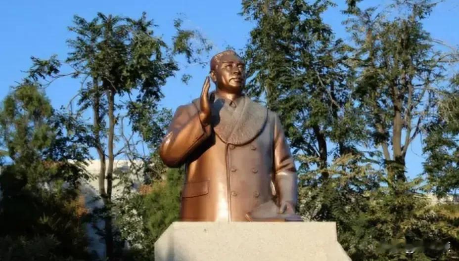 一向谁都不服，谁都不怕的朝鲜，却自愿将我国三人写进他们的教科书，其中一人甚至还在