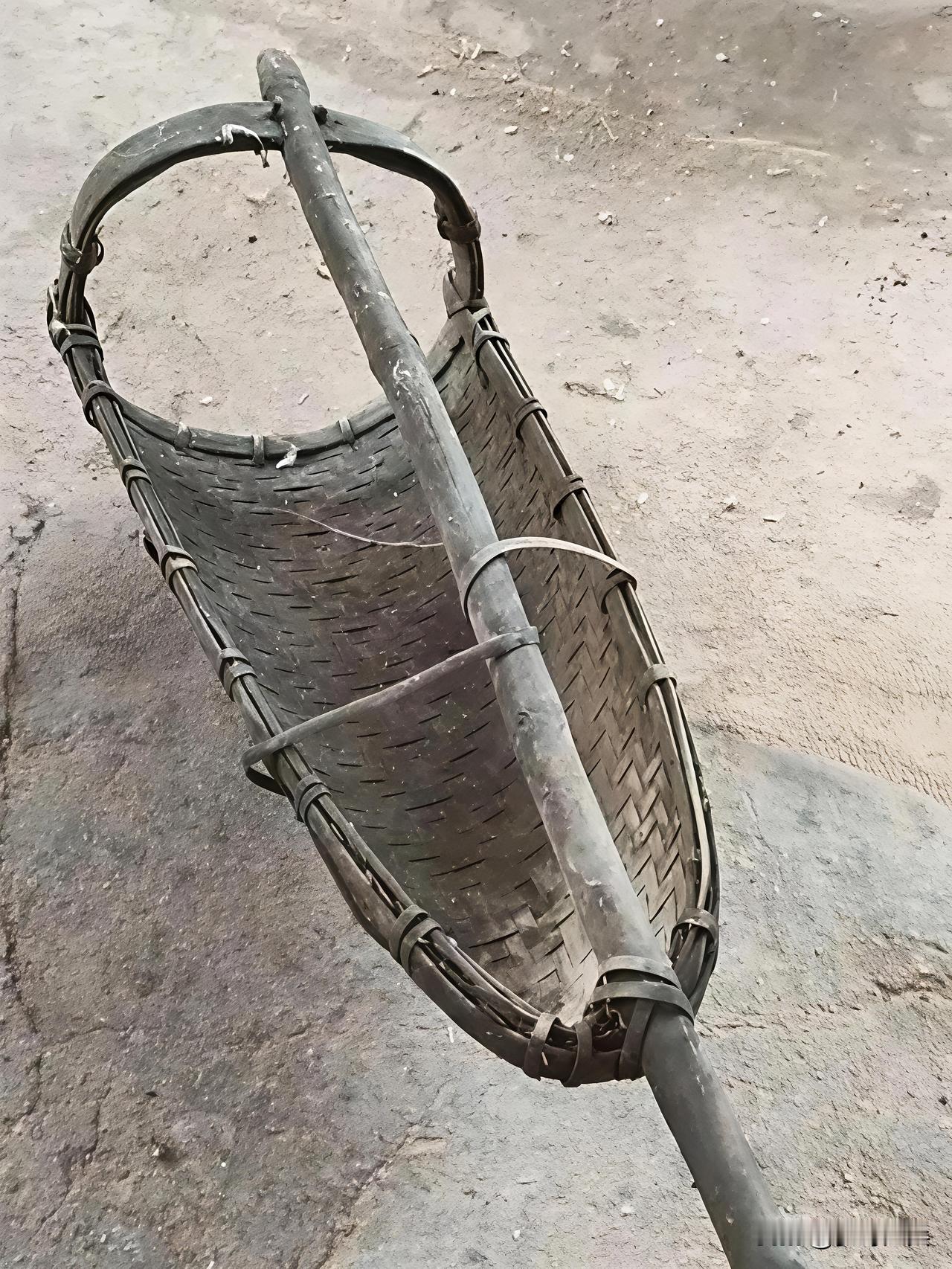 这是什么？问了400人都不认识它？应该有几十年以上了，是非常古老的老物件， 如今