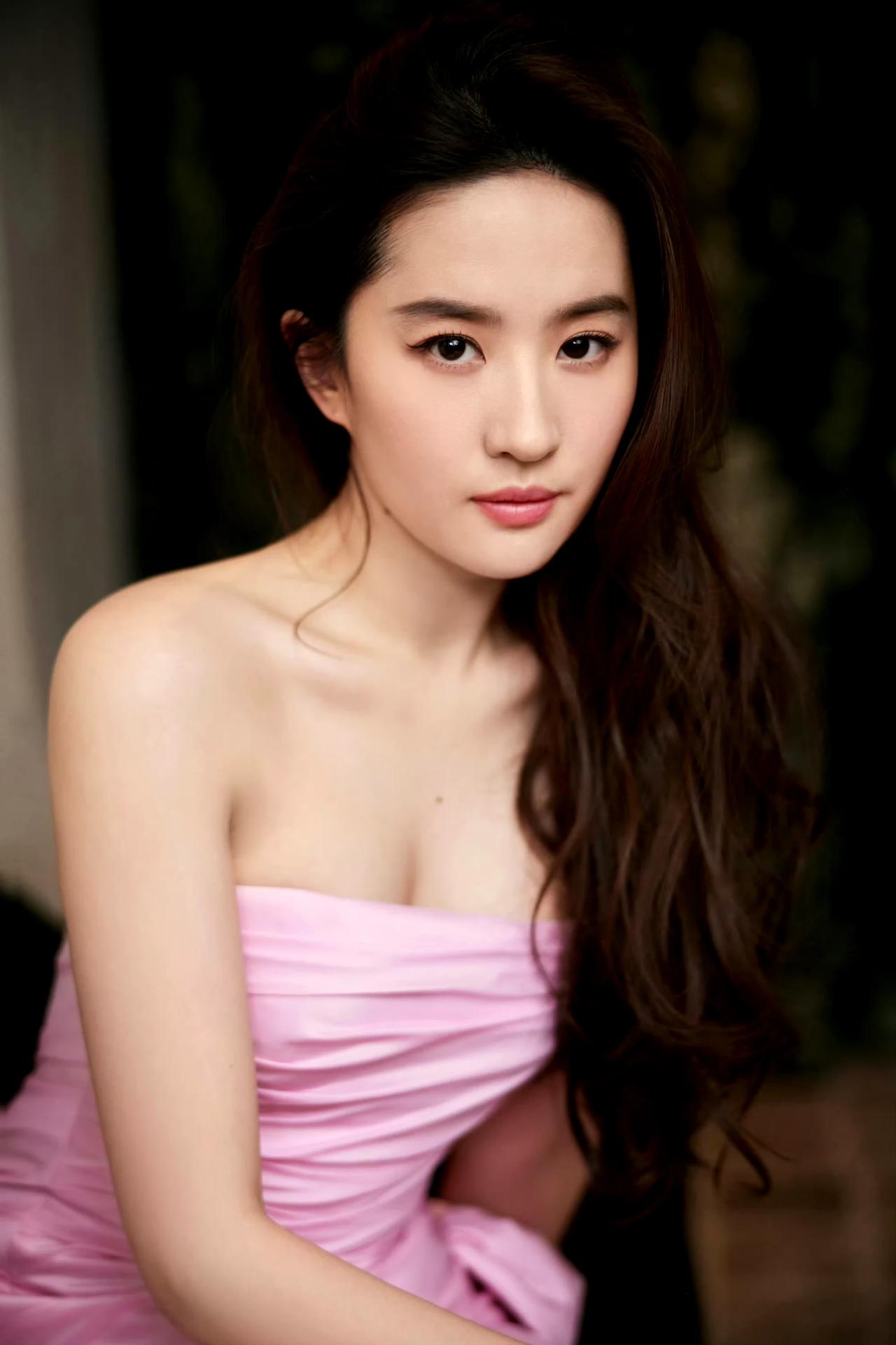 刘亦菲红了这么多年，
为什么没有什么绯闻?
#娱乐#