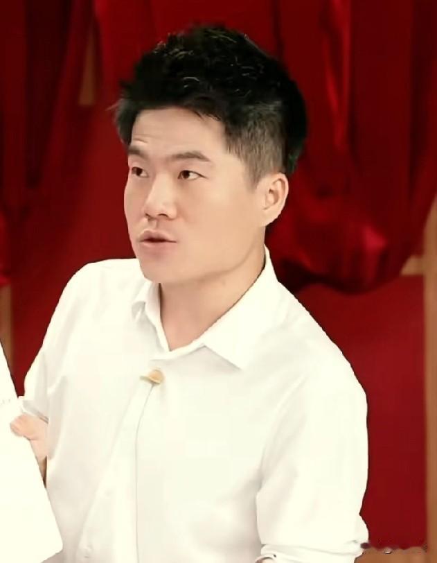好的作品就是会直击心灵，董宇辉在采访最后念出的《主角》中的一段文字，那就是每一优