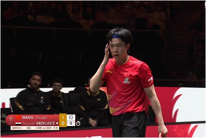 混团世界杯，国乒小组赛两连胜晋级。王楚钦只是微微地出了点汗，把这个埃及小伙儿都快