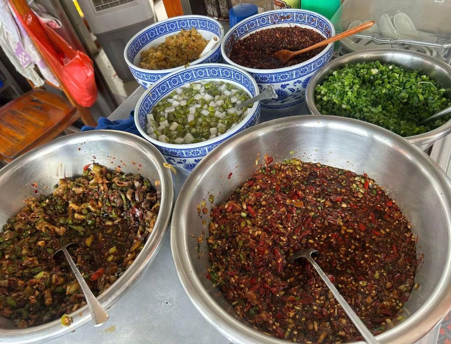 贵港美食贵港蒙公烧鸭粉寻味贵港 贵港蒙公镇烧鸭粉，这是真的好吃！ 