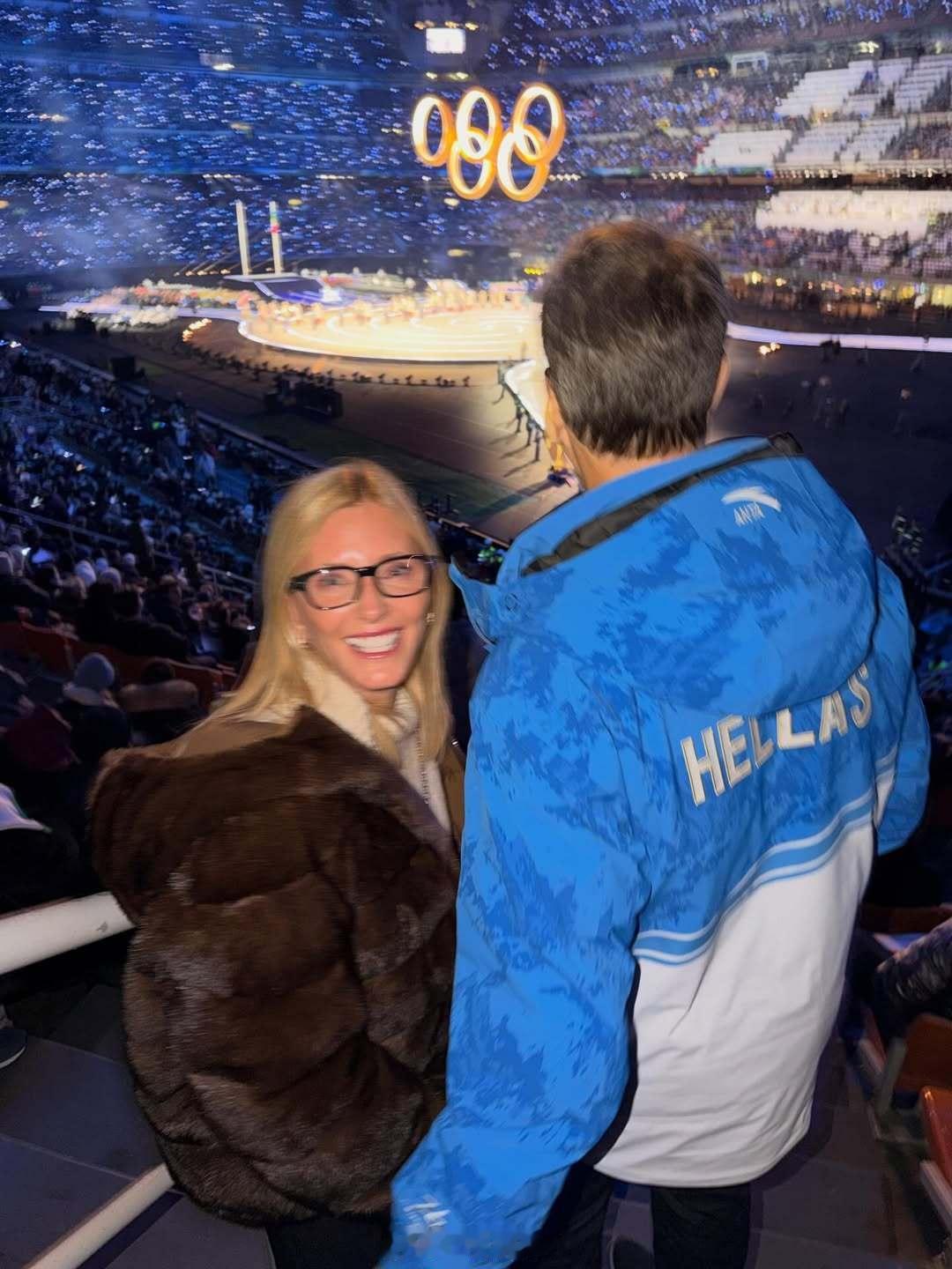 昨天晚上希腊丹麦的帕夫洛斯王储、玛丽尚塔尔王储妃和尼古拉斯王子都有在意大利米兰观