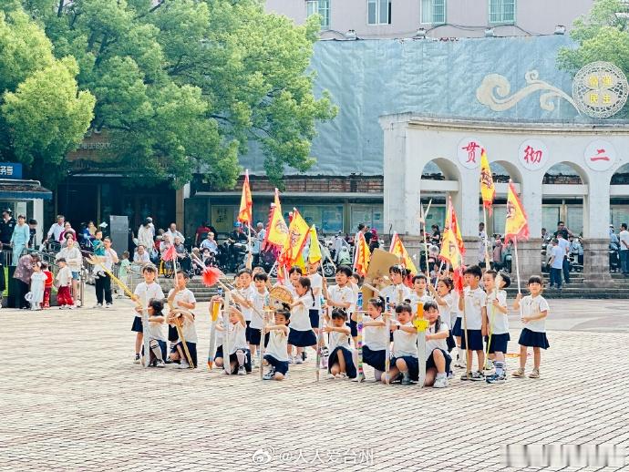 台州幼童以非遗为媒触摸传统文化 以非遗为媒，以课程润心。近日，台州市椒江区实验幼