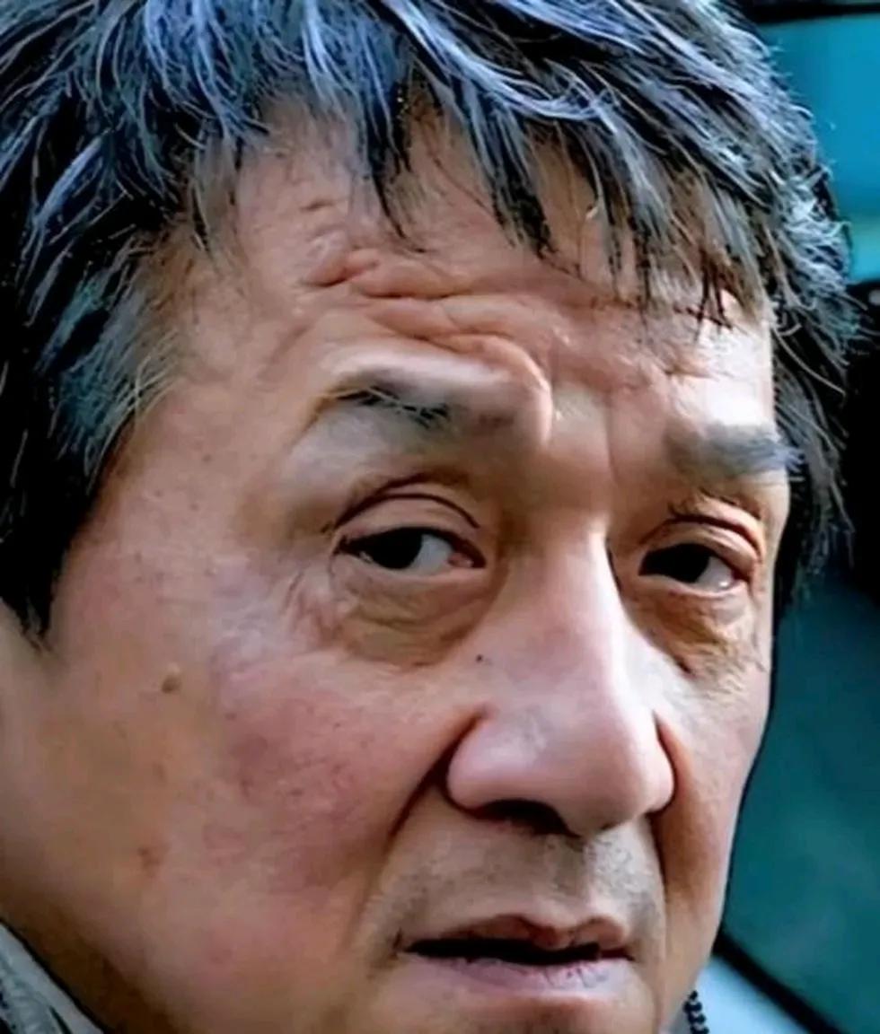 当初吴绮莉生下小龙女之际，成龙即便再不情愿，也不该对吴绮莉进行各种封杀打压呀😤