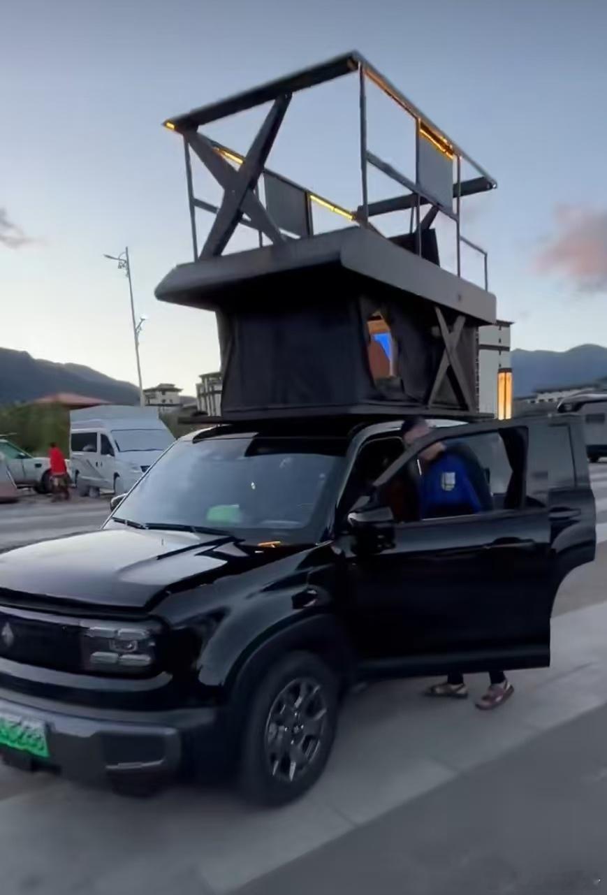 第一次见到这么漂亮的三层房车 真是“八仙过海，各显神通”，高手在民间啊，在改装上