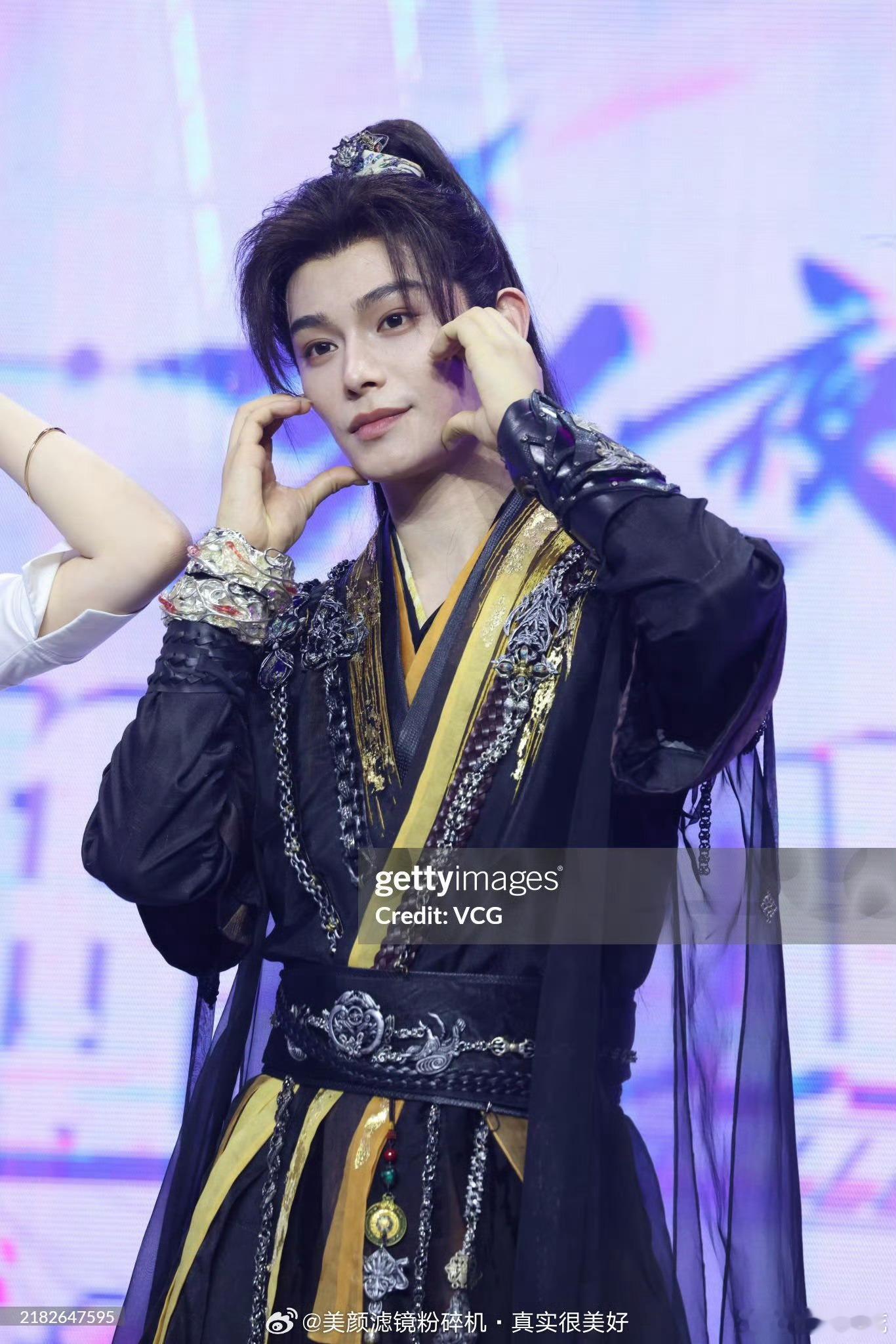 丁禹兮工作室艾特错老板 丁禹兮流量起来了 团队也专业点吧[挖鼻]老板都不认识 